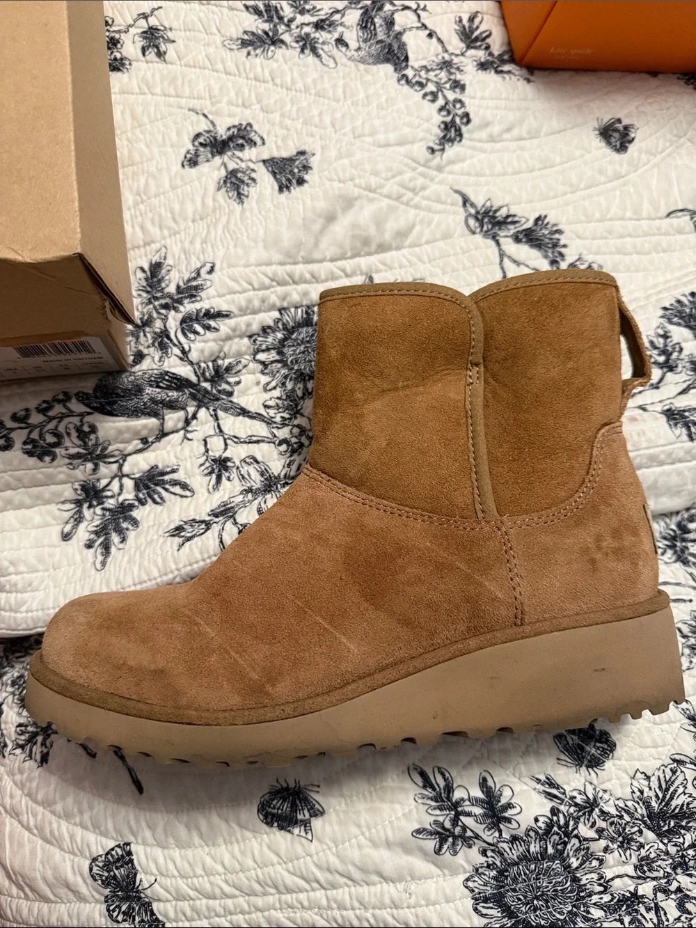 UGG Kristin Size 5 chestnut treadlite
